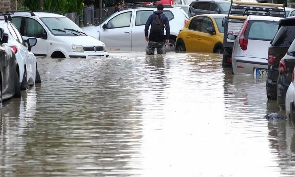 Κακοκαιρία στην Iταλία: Αγνοούνται ένα βρέφος και η γιαγιά του